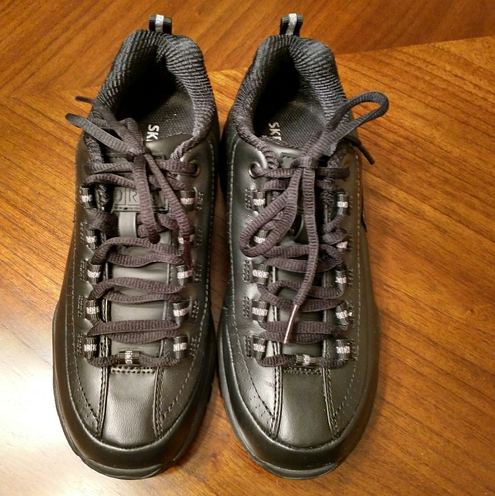 Women's slip resistant shoes